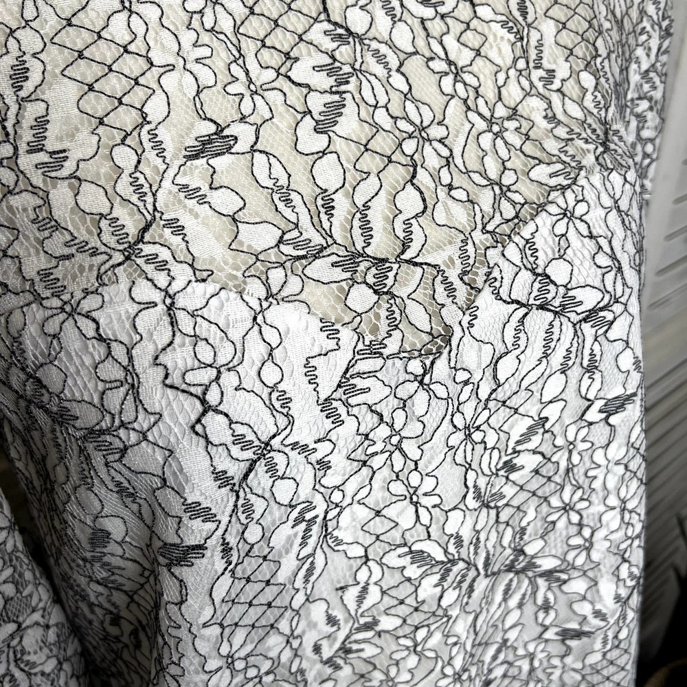 Cupcakes & CASHMERE Women's M Basewood Lace Bell Sleeve Blouse Top Black White - Picture 12 of 16